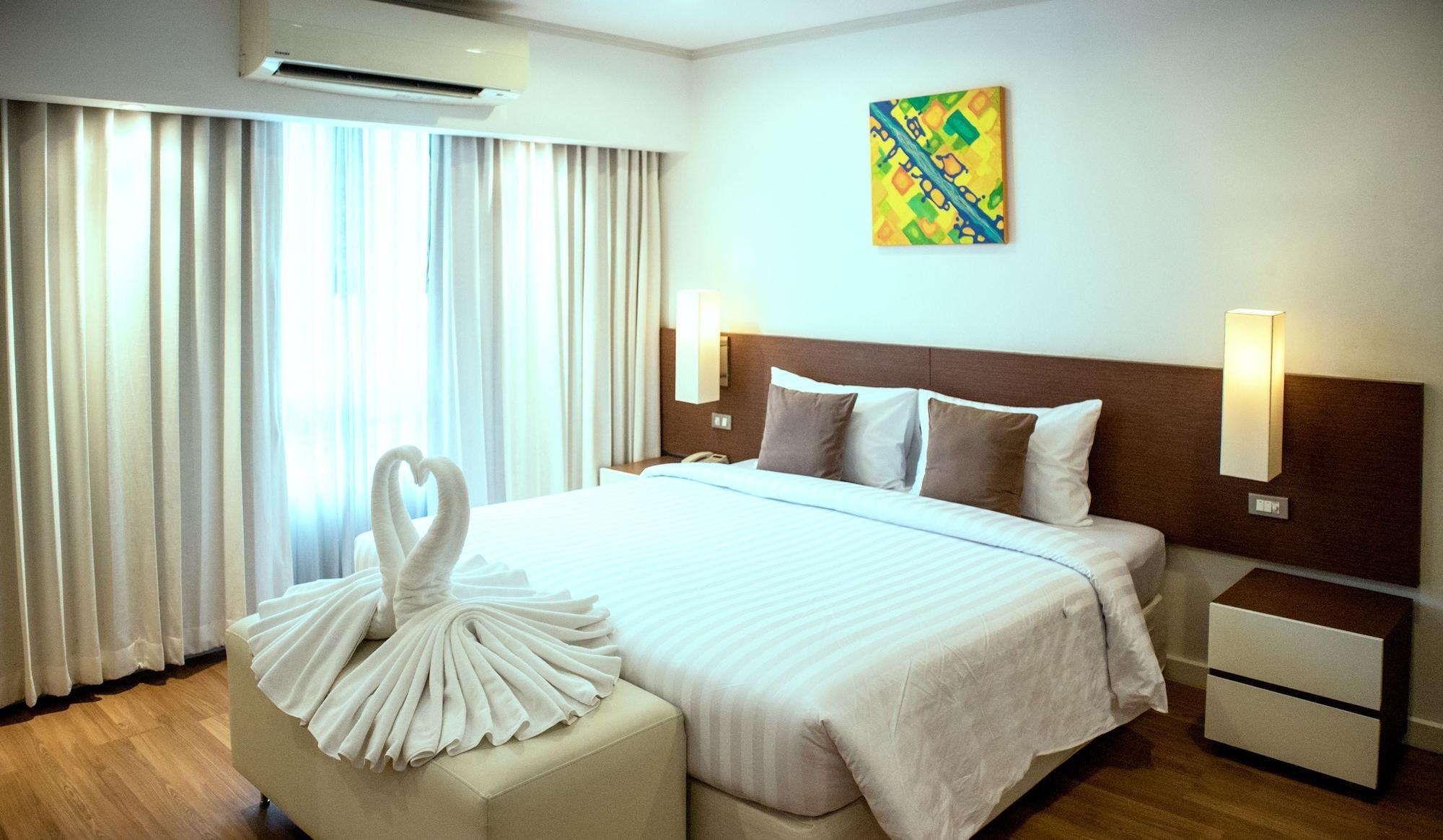 Sathorn Grace Serviced residencia Bangkok Exterior foto